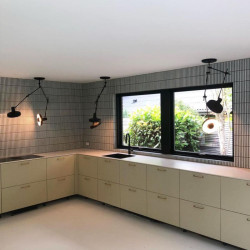 Mozaika KitKat je nabízena v mnoha barevných variantách.