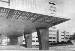 Všeobecný penzijní ústav, dnes Dům Radost, na pražském Žižkově od architektů Josefa Havlíčka a Karla Honzíka, 1932−1934