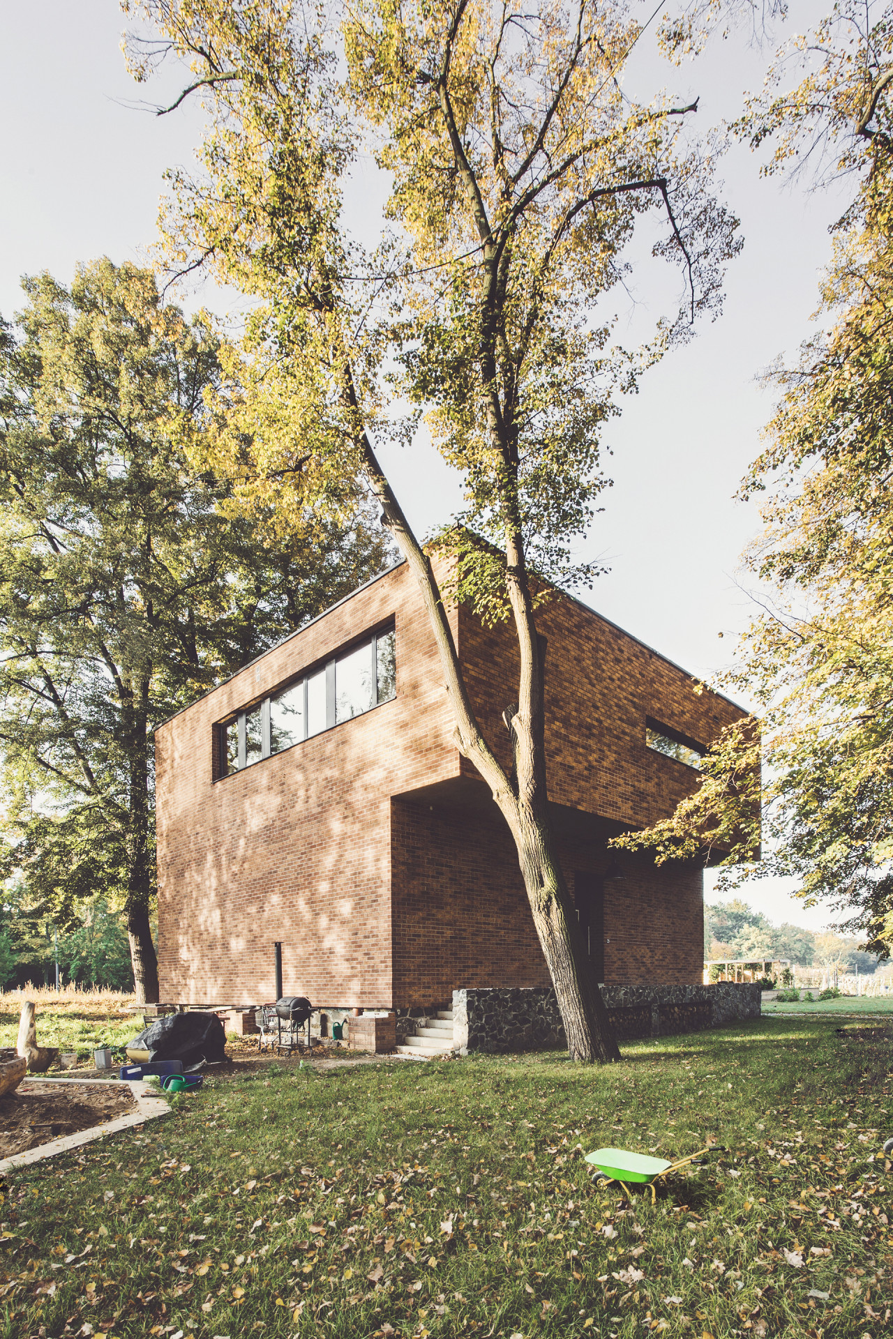 Rodinný dům na ostrově v Praze od edit! architects