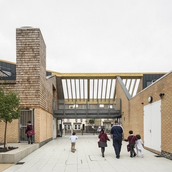Hayhurst and Co., Akademie Pegasus – foto