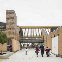 Hayhurst and Co., Akademie Pegasus – foto