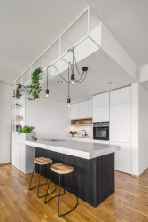 Architekta Tereza Janků je autorkou interiéru bytu v pražských Modřanech. Bytu dominují světlé barvy, přírodní materiály a nádech exotismu