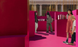 Pallazo Litta zaplnila růžovým bludištěm architekta Lina Ghotmeh