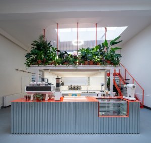 Coffee hub GROUNDS od ateliéru KOGAA