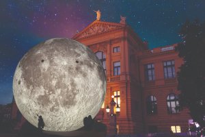 Muzeum Prahy. Otevře se budova, kde stále probíhá rekonstrukce. Před ní přistane model Měsíce Lunalón.