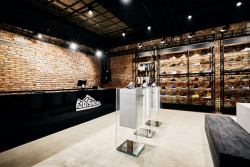 Redesign interiéru prodejny Footshop v pražském prostoru Vnitroblock, studio EYELEVEL.