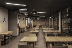 Petr Hák proměnil bývalou lázeňskou polikliniku v Poděbradech na designový hotel Chariclea