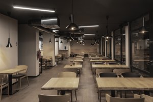 Petr Hák proměnil bývalou lázeňskou polikliniku v Poděbradech na designový hotel Chariclea