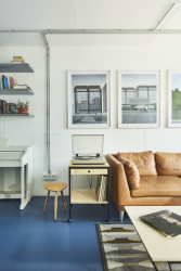 Maria Maninová (MAAT), Rekonstrukce bytu v Krči - odkryté vedení elektroinstalací po povrchu prostoru nádech nahodilosti a záměrné nedokončenosti