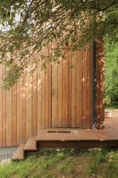 System Recovery Architects - Domek mezi lesy: Chata se nachází v bývalé trampské osadě