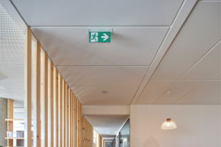 Studio SCHINDLER SEKO ARCHITEKTI navrhlo novou administrativní budovu DOCK IN FOUR na rozhraní Karlína a Libně