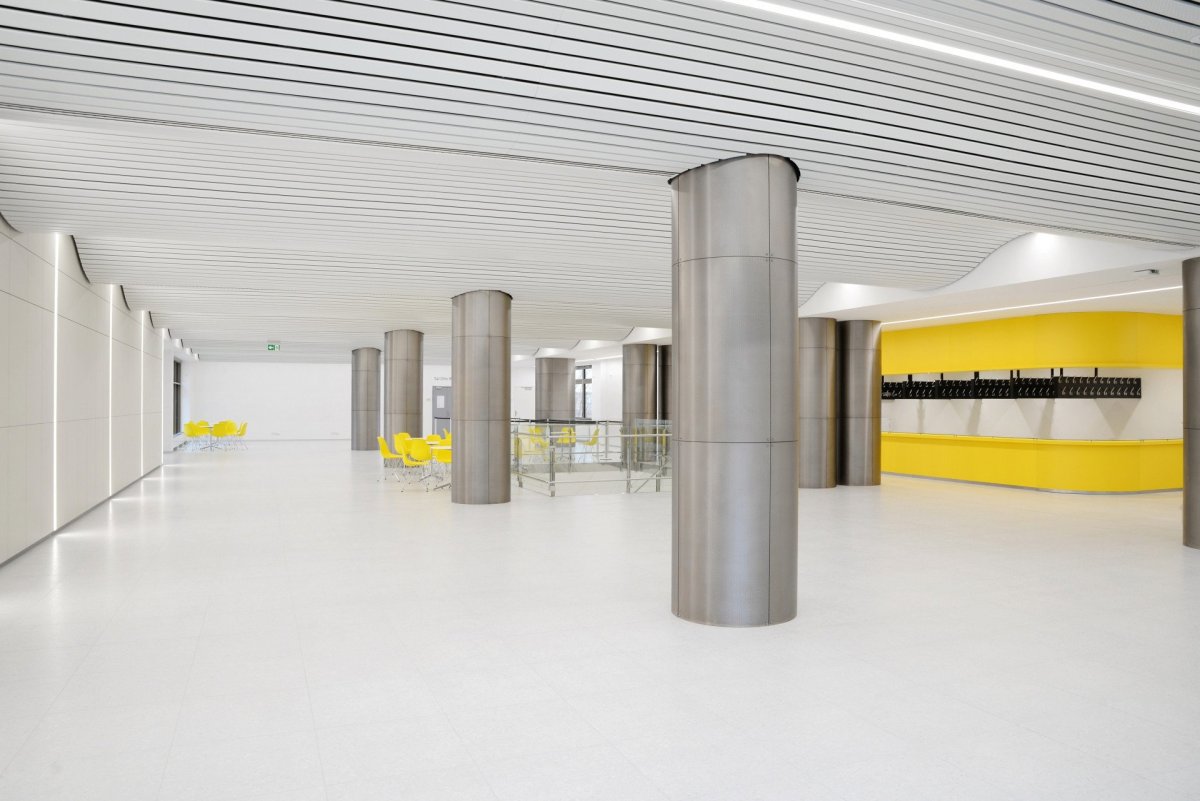 Čerstvě zrekonstruovaná UTB aula ve Zlíně od Evy Jiřičné (Al - Design)