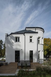 Zrekonstruovaná vila poblíž Prahy od Karnet architekti
