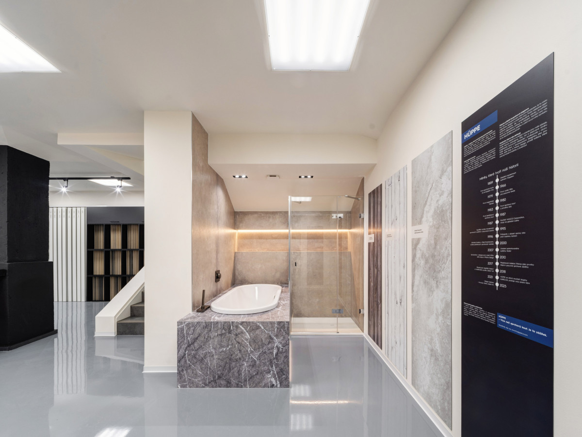 Nové koupelnové studio Hub in Bath v Karlíně vzniklo spojením čtyř výrobců sanitárních produktů.