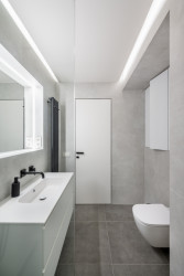 Neviditelné zárubně a kliky MINIMAL s povrchem titan černý mat od českého výrobce M&T.