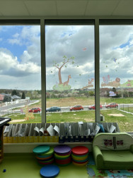 Skla pokrývají bagříky, elfíci a sloníci