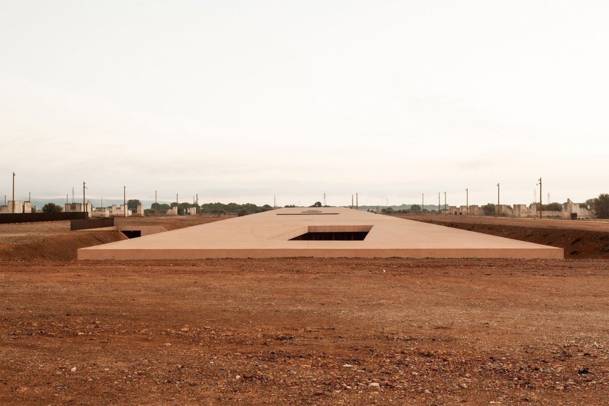 Rudy Ricciotti, památník v Rivesaltes, foto