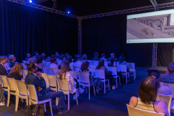 ARCHITECT@WORK pravidelně pořádá také speaker program, v rámci veletrhu je tak možné zúčastnit se odborných přednášek.