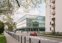 Architektonické studio Kuryłowicz & Associates realizovali ve Varšavě novou budovu Fakulty aplikované lingvistiky a moderních jazyků Varšavské univerzity