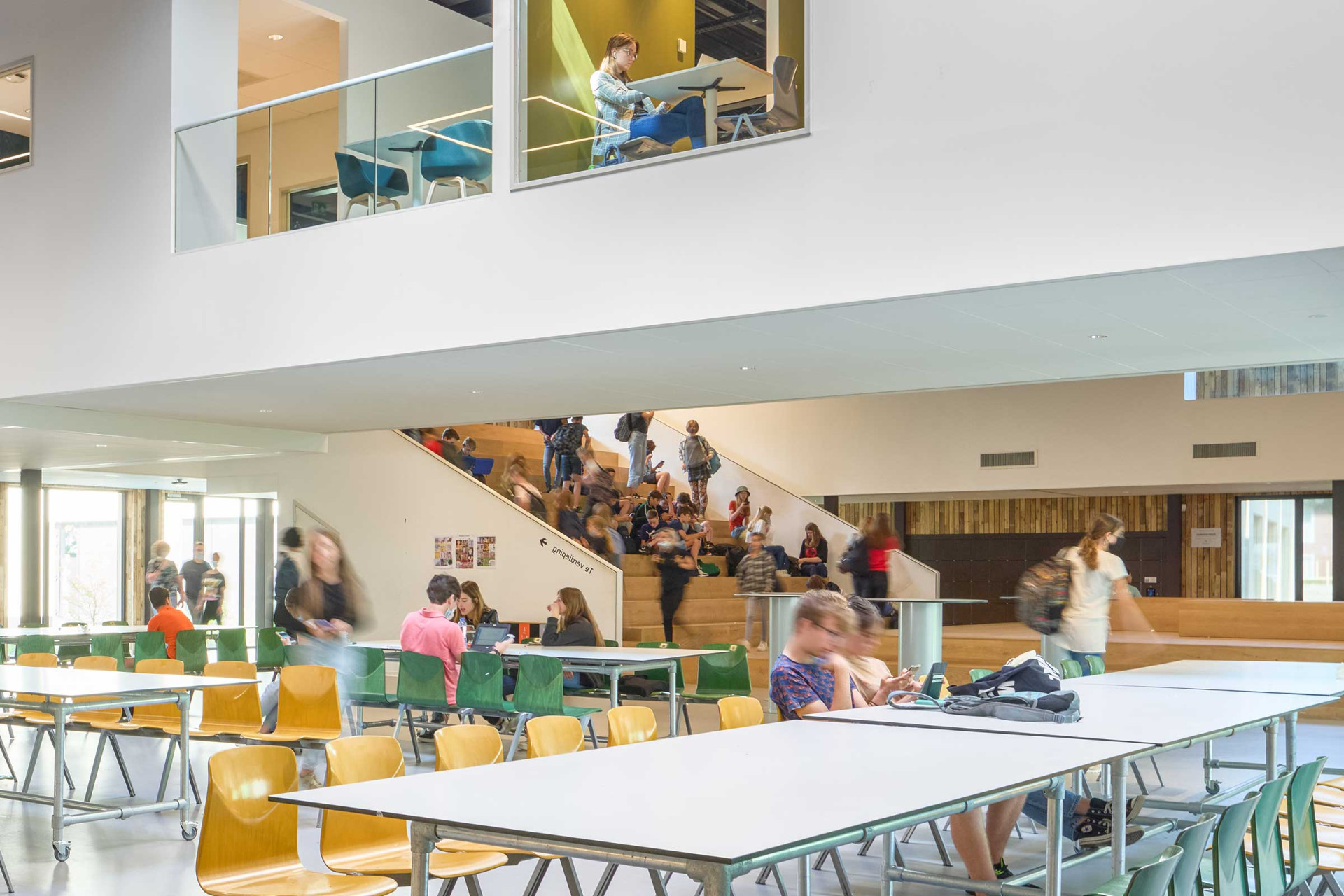 Při plánování rekonstrukce nebo výstavby nových budov pro vzdělávání je nejdůležitější myslet na blaho jejich budoucích uživatelů, tj. studentů a zaměstnanců školy, školky nebo univerzity.