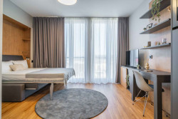 Dnes jsou z bývalých individuálních nemocničních pokojů apartmány.