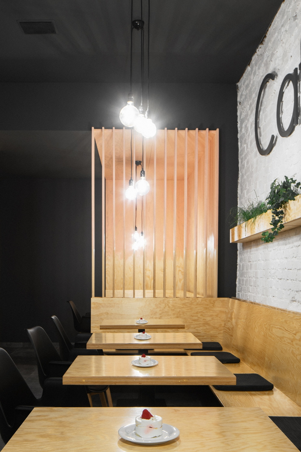 Interiér Cafe Smoo v Příbrami, Michael Karnet