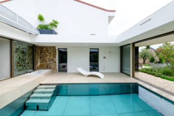 Dno se přizpůsobuje konkrétním požadavkům bazénu.