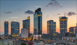 Prosklenou elegantní věž ve Varšavě, která nese název Warsaw Spire, navrhli architekti Jaspers-Eyers Architects.
