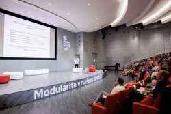 „Mění se v čase na základě dostupnosti zdrojů a technologických inovací. Tímto způsobem lze sledovat dynamiku změn a transformací v průběhu dějin.“