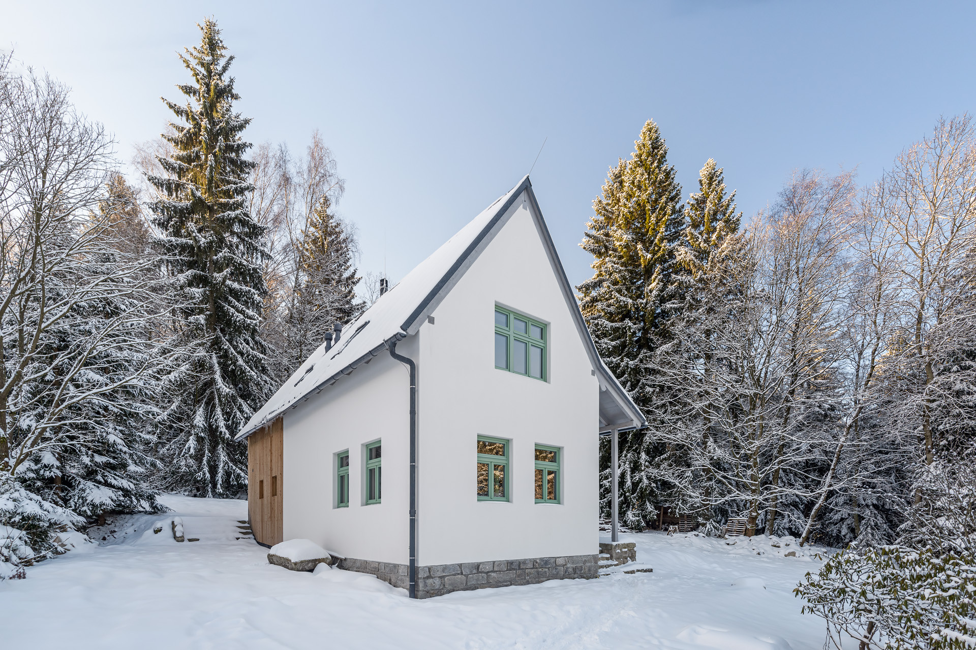 Chata v Jizerských horách od architektky Kateřiny Margoldové