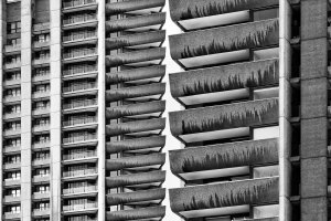 Obytný komplex Barbican Estate od trojice architektů Chemberlain−Powell−Bond z let 1969−1982