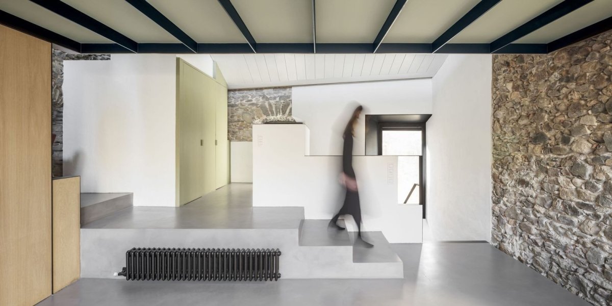 Venkovský dům ve vesnici Cruïlles od Majoral Tissino Architects