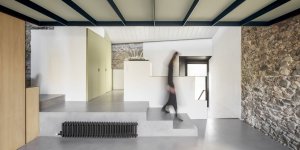 Venkovský dům ve vesnici Cruïlles od Majoral Tissino Architects