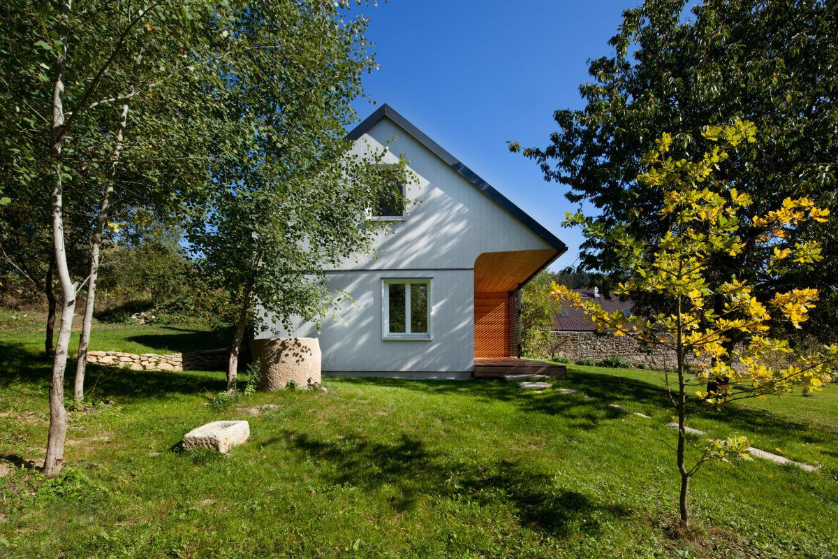 Majo architekti navrhli drobný rekreační objekt v jihočeském Senotíně