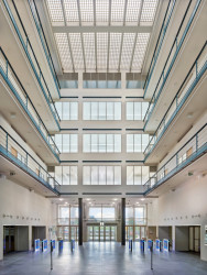 Budova Elektrických podniků v Praze-Holešovicích po rekonstrukci od studia TaK Architects