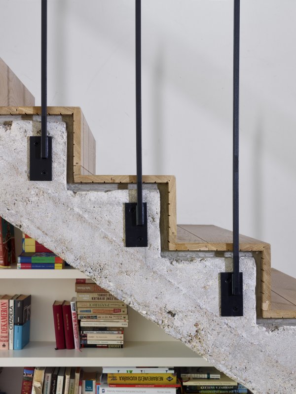 Rekonstrukce řadového domu v Újezdu nad Lesy od architektky Terezy Čudové Ajmové