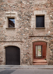 HARQUITECTES, cihlový dům č.p. 1014, pohled z přední ulice, foto