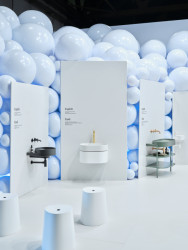 Česká společnost Ravak se prezentuje na milánském Salone del Mobile. Jejich ambientní, vizuálně atraktivní expozici navrhlo renomované autorské duo Vrtiška & Žák.