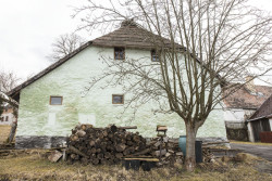 Kamenná část domu (Roubená chalupa Strašín)