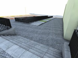 Schody - vizualizace (Přiložené vizualizace jsou vytvořeny pouze přiřazením textur konstrukčnímu 3D modelu, který byl použit pro vytyčování stavby, a jednoduchým renderováním. Nejedná se o architektonické vizualizace.)