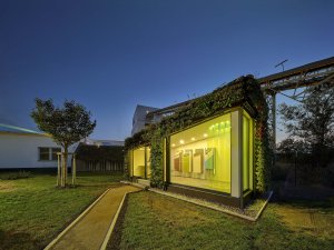 Tiny House ve výrobním závodu firmy Rigips navrhl student František Exner.