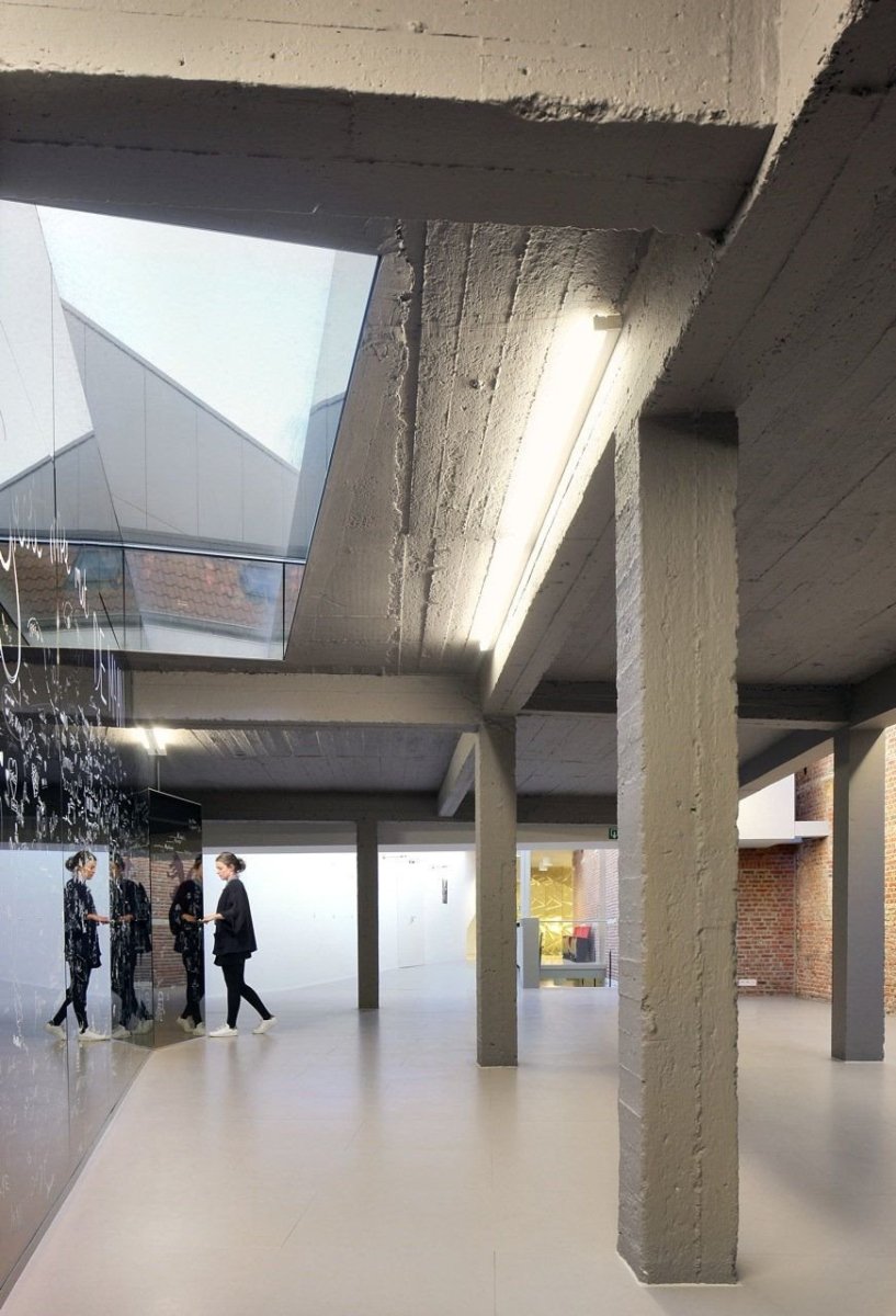 import.export ARCHITECTURE, The Moon – foto
