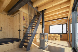 Chatu navrhli architekti pro rekreační pobyty čtyřčlenné rodiny