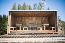 2021 architekti, LABAK, Lávka a prístrešok na Straníku – foto