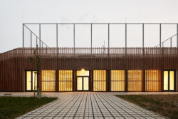 Studio Arch.Design realizovalo novou sportovní halu základní školy v pražských Letňanech