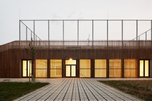 Studio Arch.Design realizovalo novou sportovní halu základní školy v pražských Letňanech