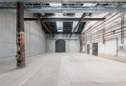 Autentická zůstala ocelová konstrukce a částečně i obvodové zdivo. (ATELIER BRÜCKNER, Wagenhallen ve Stuttgartu)