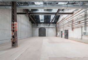 Autentická zůstala ocelová konstrukce a částečně i obvodové zdivo. (ATELIER BRÜCKNER, Wagenhallen ve Stuttgartu)