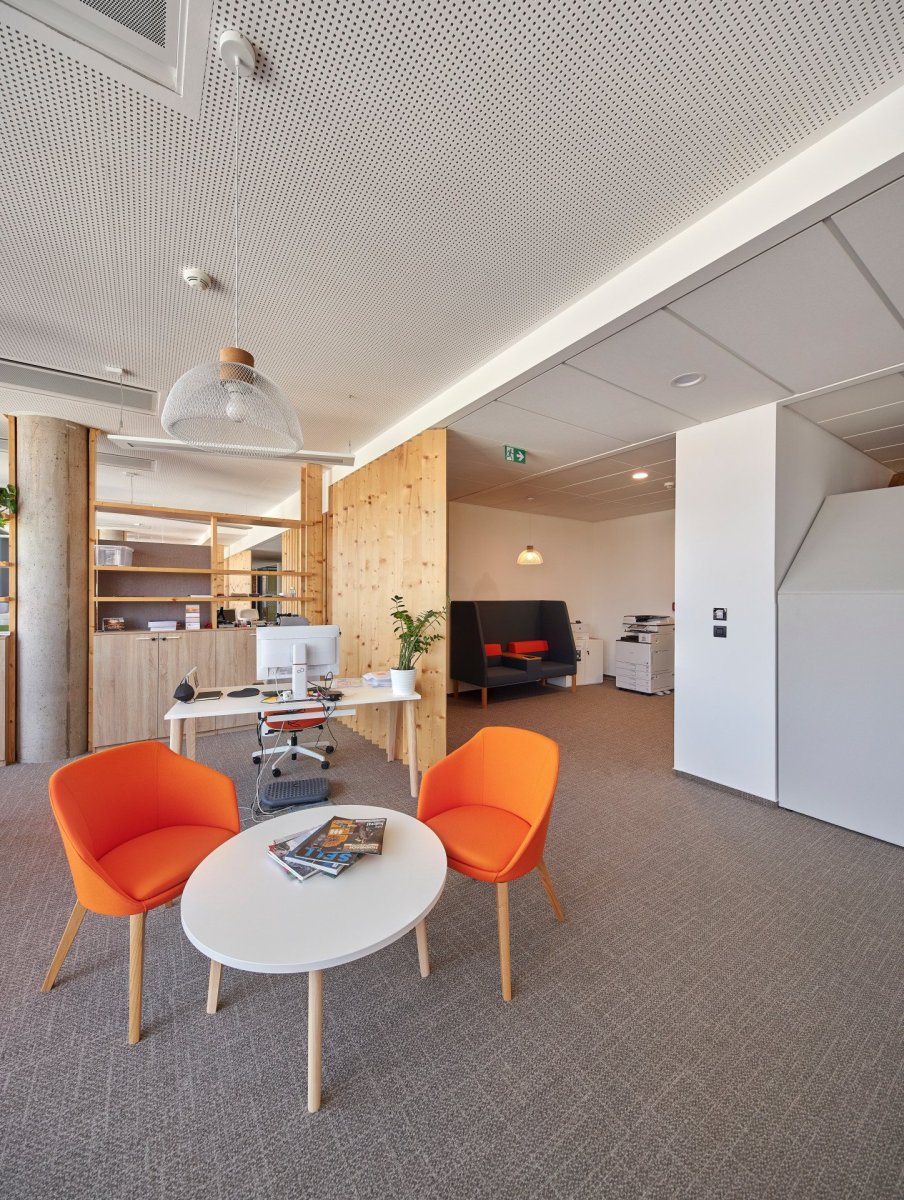 Studio SCHINDLER SEKO ARCHITEKTI navrhlo novou administrativní budovu DOCK IN FOUR na rozhraní Karlína a Libně