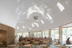 Návštěvní pavilon v národním parku Hoge Veluwe od dvou architektonických kanceláří De Zwarte Hond a Monadnock